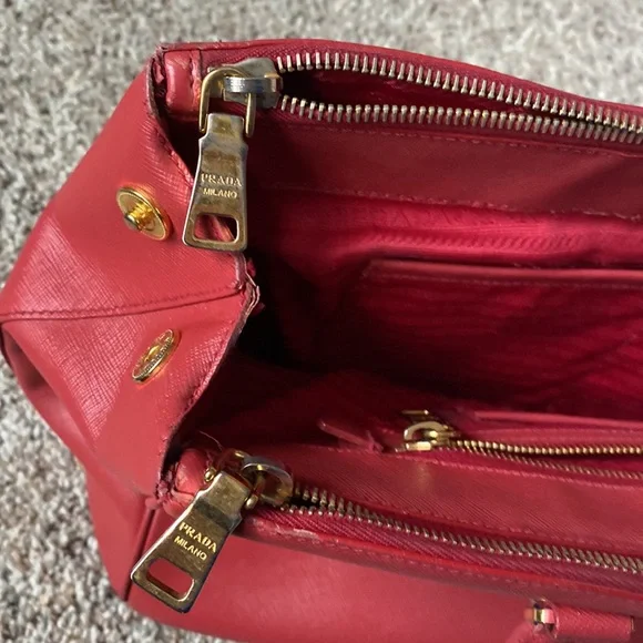 Authentic Prada Large Saffiano - Picture 13 of 14